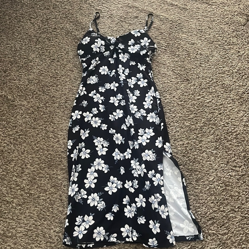 I am selling a no boundaries dress